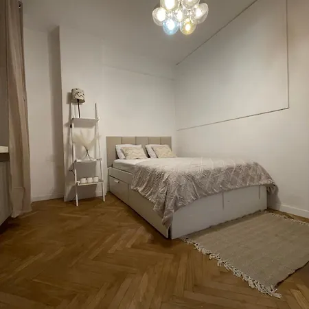 アパート Plac Unii Lubelskiej ワルシャワ