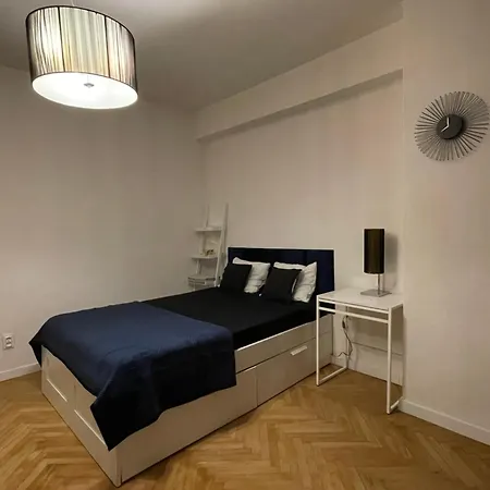 Plac Unii Lubelskiej 아파트 *